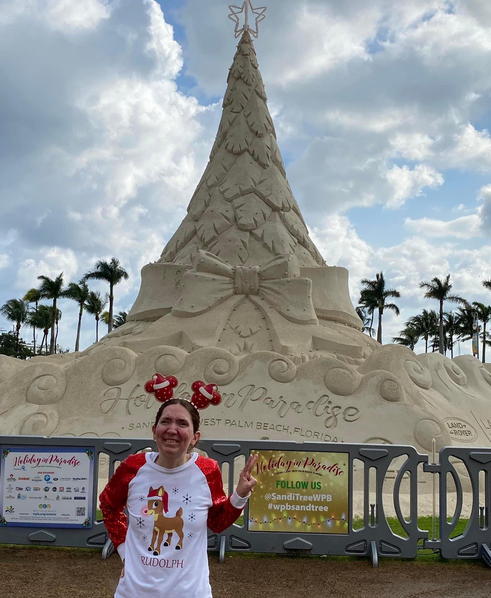 Melody58027309's tweet photo. Yesterday I saw the Sandi Tree, pretty sand sculptures and the Ferris Wheel at Downtown West Palm Beach and it was a fun day!!!! #sanditreewpb โค๏ธ๐๐ https://t.co/ka8jiX0ARj