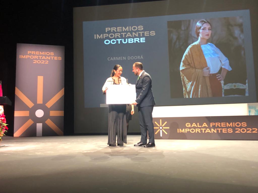 diariolaopinion's tweet photo. @carmendoora: "Recibir este premio, después de todos los años que he tenido que vivir fuera, supone un reconocimiento a todo el esfuerzo y ser querida en tu tierra. Es lo más bonito que hay" #ImportantesLaOpinion https://t.co/oBzhK6ZKRy
