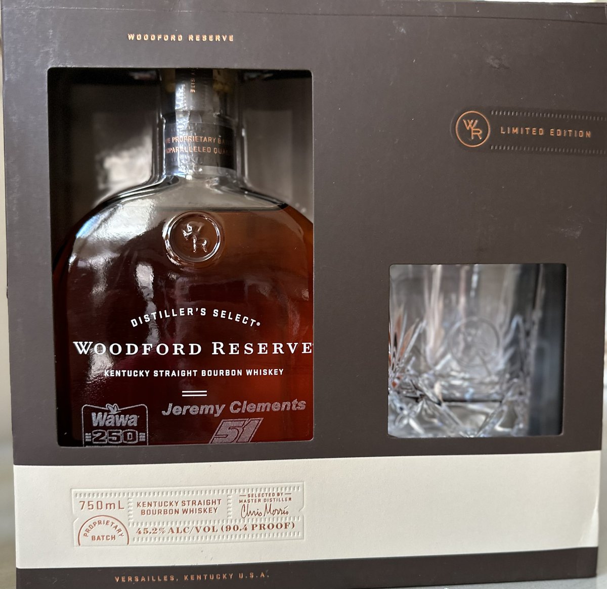 Christmas Giveaway Time!

Here is a Woodford Reserve 1 of 10 WaWa 250 Victory Edition Bottle presented to <a href="/JClements51/">Jeremy Clements</a> winning in Daytona.

1️⃣ Must RT
2️⃣ Follow
3️⃣ Tag a Friend

Winner Notified Sunday