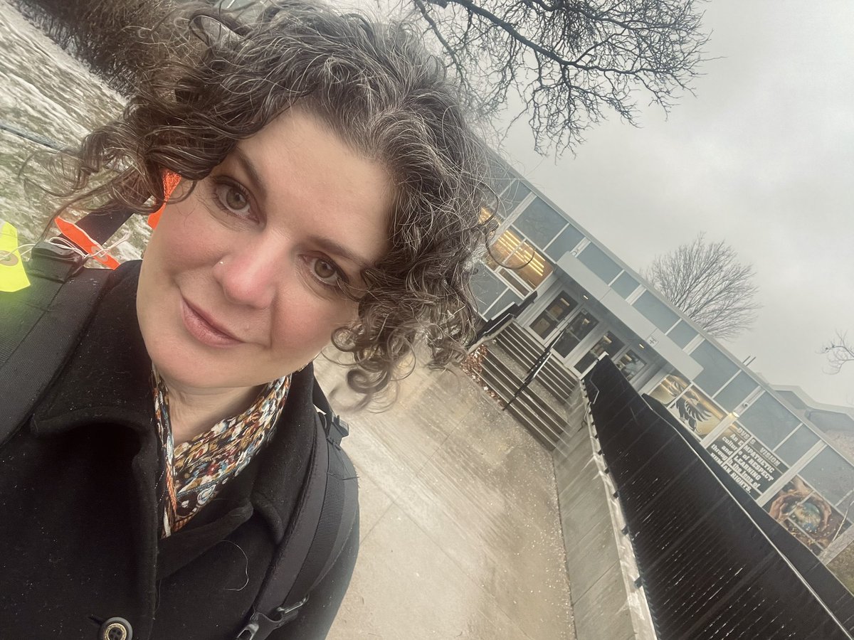 emmarushguitar's tweet photo. Leaving a fun school show at Dundas Valley Secondary! @HWDSB https://t.co/cUP8GaVVIH