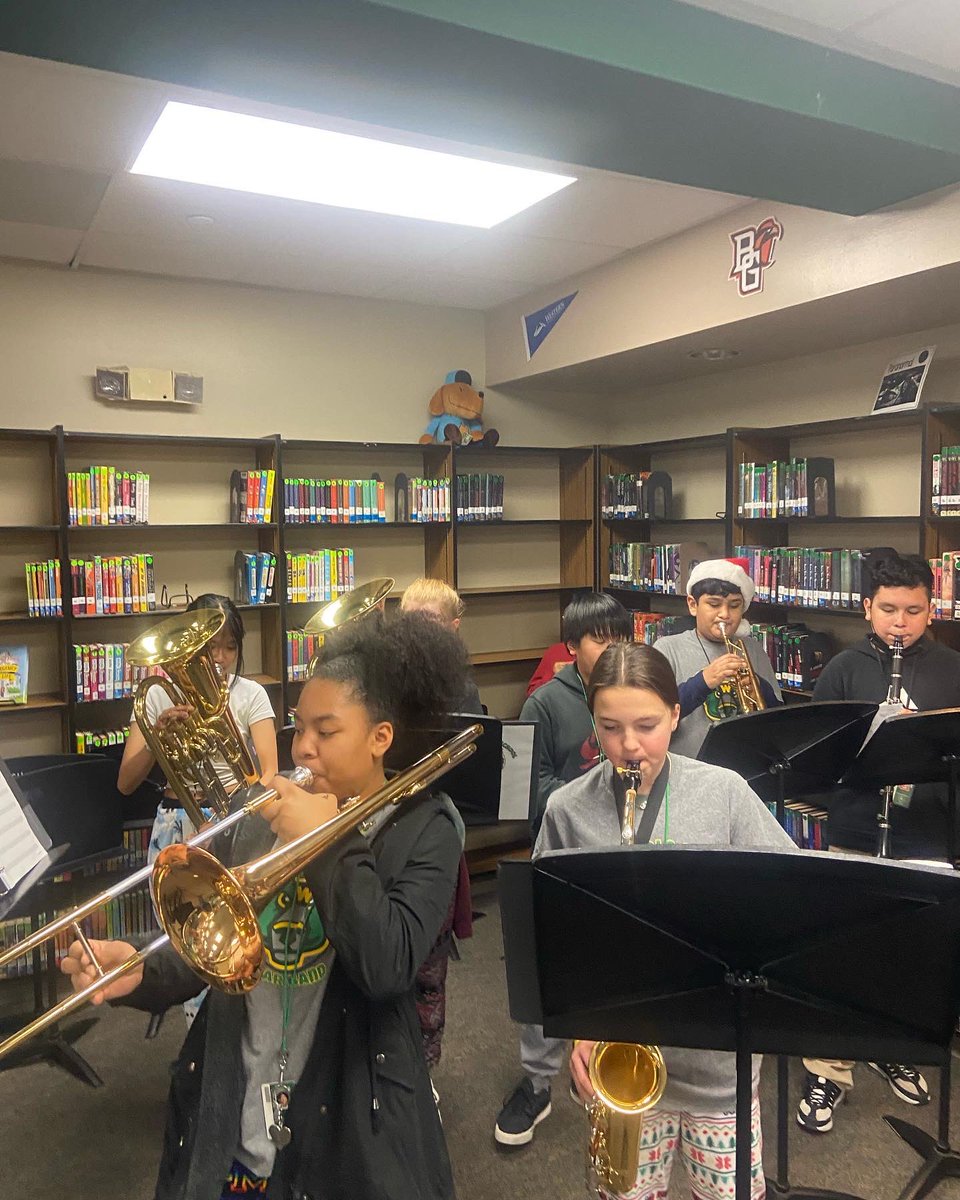 WebbMSBand's tweet photo. Today we had some of our beginners play for the Staff Luncheon! Can you believe theyβre already halfway done with their first year of band? We canβt wait for Winter Break! βοΈβοΈ
#WebbTimeToShine #WebbPride #LetsGoBand https://t.co/k4NosGBdDS