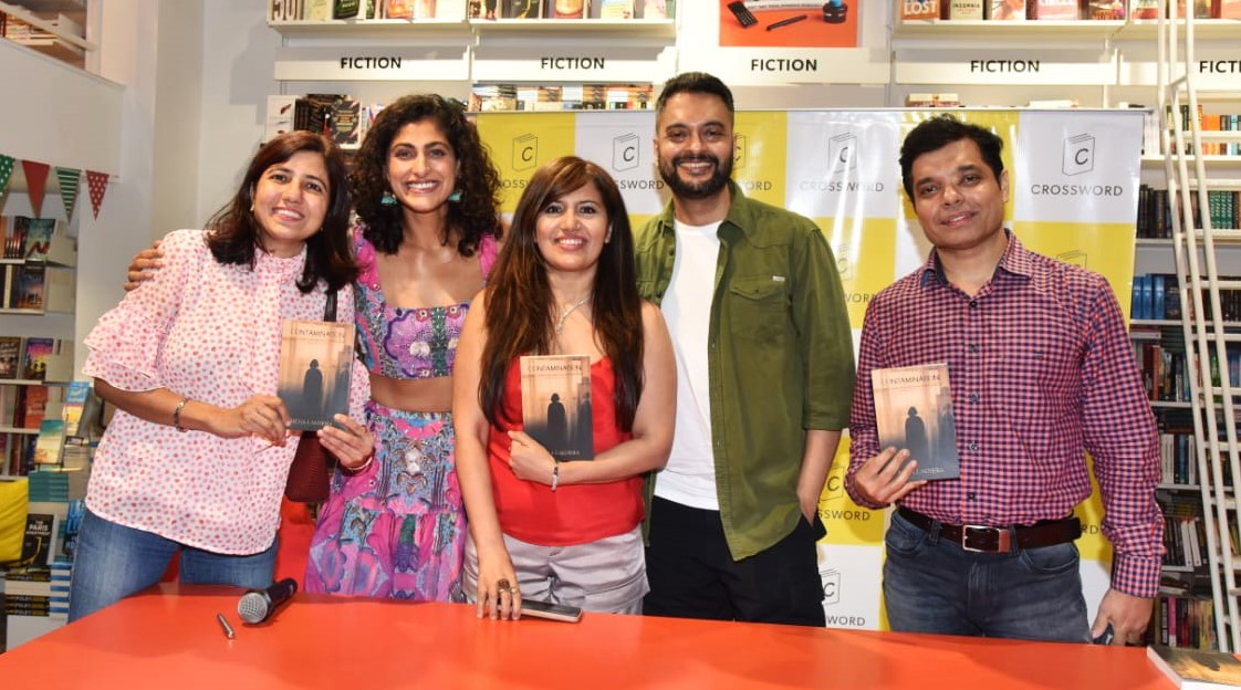 RICHA_LAKHERA's tweet photo. Mumbai Launch of๐ฅCONTAMINATION๐ฅ#MilitiaHorror with gorgeous actor-author @KubbraSait ace screenwriter @AniGuha, master author @neildsilva,@richasmukherjee @word_famous you hv my heart๐โจโจ๐ช#StayEnchanted @ombooksdelhi @ajaymago @film_worm @LipikaB @Ombookshops @crossword_book https://t.co/JboS95K3vS