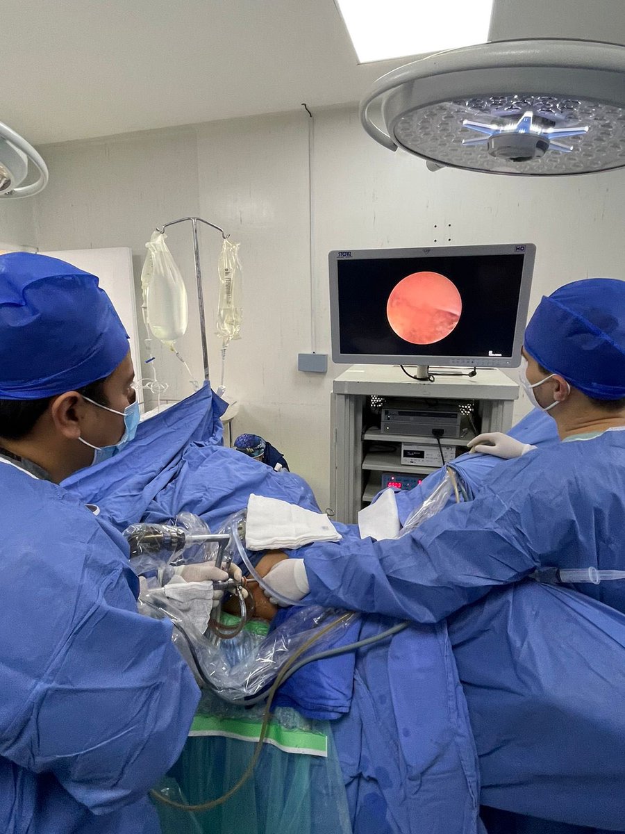 Santiago_AveBas's tweet photo. Mi primer cirugía percutánea, punción y dilatación totalmente con ultrasonido. Fellow endourología - laparoscopia avanzada, UMAE T1, IMSS. Gracias por las enseñanzas y dedicación. #X_Ray_Free https://t.co/KB8PghInB1