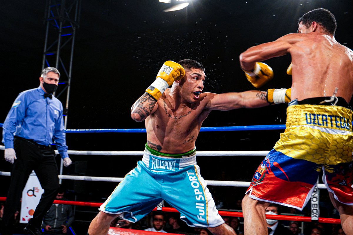 aranoboxok's tweet photo. 💯 Los rankeados de Arano Box 💯
👉🏼5️⃣ Fabricio "el Turbo" Bea (19-0-1, 18 KO) cierra el 2022 en el puesto 5 de la categoría Superpluma (Hasta 58,967 kg.).
#Boxeo #Boxing #AranoBox #FAB #DSportsFight #DirecTVSports https://t.co/RWh0FhJVHd