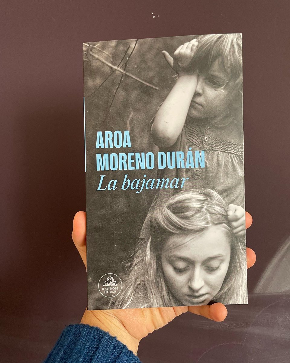 Aroa Moreno Durán (@aroamd) on Twitter photo Yo una vez quise que me pasara una cosa. Y era formar parte de El mapa de las lenguas. ¡Y estoy en el mapa!
En MARZO, «La bajamar» cruza el océano.
Mil gracias, <a href="/APuigdu/">Albert Puigdueta</a>, <a href="/meigul/">Miguel Aguilar</a>, <a href="/randomhouse_es/">Random House ES</a>. Y María Lynch.
Muy contenta.
Y la nueva cubierta que queda tan. Yo una vez quise que me pasara una cosa. Y era formar parte de El mapa de las lenguas. ¡Y estoy en el mapa!
En MARZO, «La bajamar» cruza el océano.
Mil gracias, <a href="/APuigdu/">Albert Puigdueta</a>, <a href="/meigul/">Miguel Aguilar</a>, <a href="/randomhouse_es/">Random House ES</a>. Y María Lynch.
Muy contenta.
Y la nueva cubierta que queda tan.