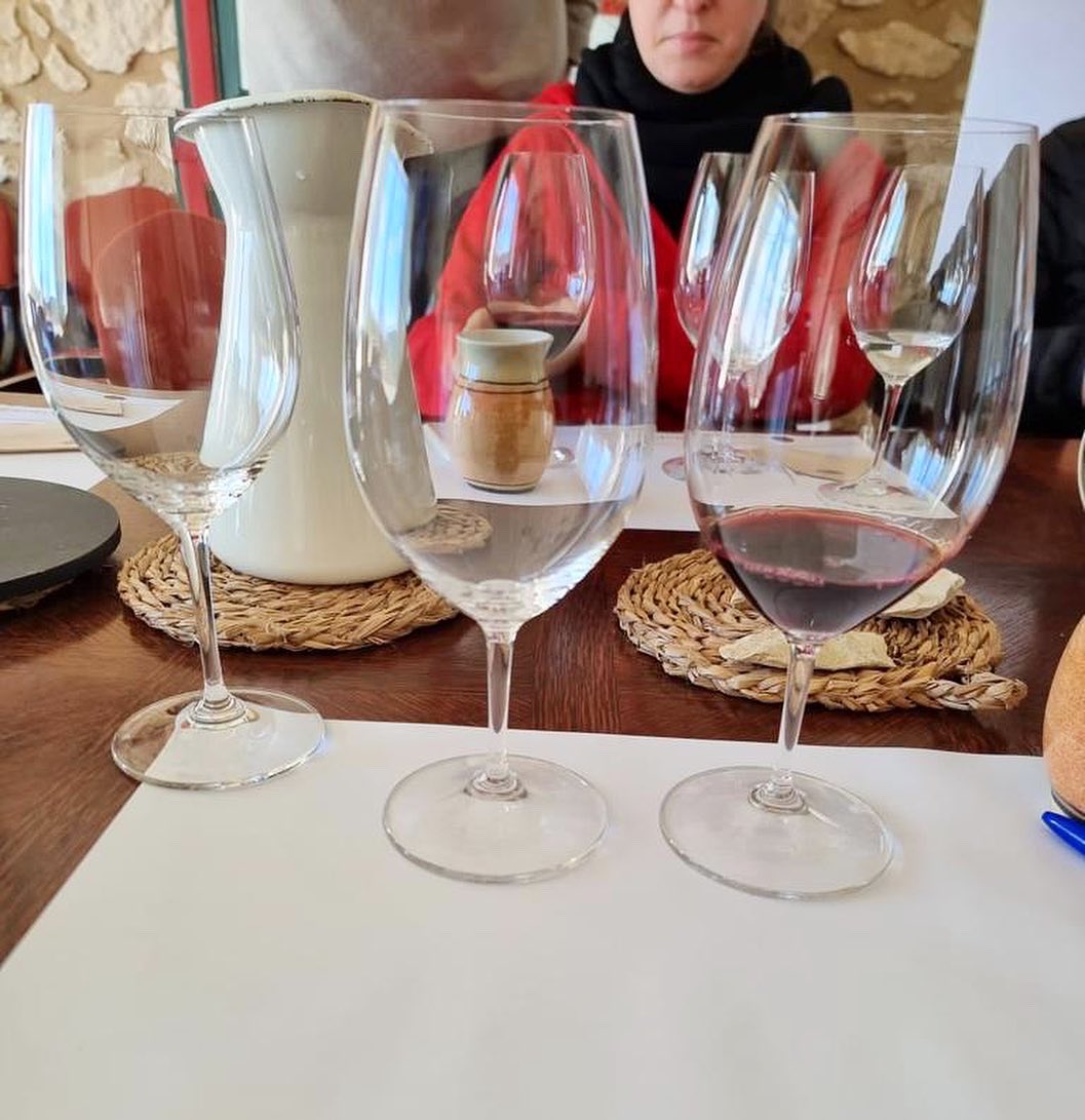 VinyesDomenech's tweet photo. Avui els cellers que formem @TerradGarnatxes ens hem reunit a @FViladellops per fer el cupatge de les #garnatxes que donaran vida al nostre #visolidari #LaGarnatxaValenta ♥️.
Amb l’únic objectiu de recaptat fons 👍🏻 per al projecte #ParaLosValientes del @SJDbarcelona_ca 🙌🏻. https://t.co/4ok8TQ2X2w