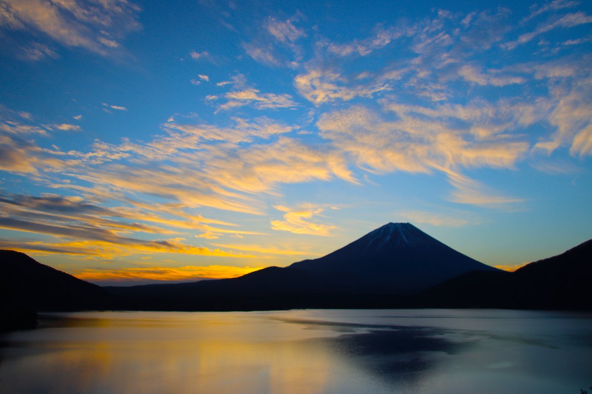 本栖湖の朝焼け ＃富士山
