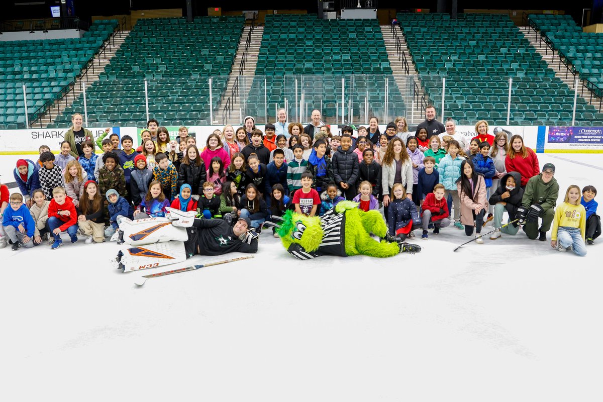 This week we hosted a few of our Future Goals- Hockey Scholar students from Plano ISD! Students spent the morning learning about STEM concepts in hockey from NHL alumni and Hockey Operations. 🏒

Sign up for this free program using the link below ⬇ ⬇
everfi.com/courses/k-12/h…
