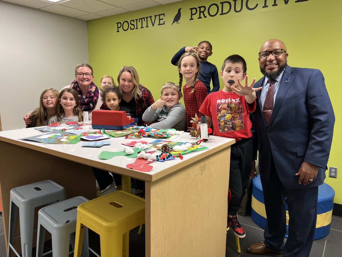 draslewis's tweet photo. I enjoyed my time shopping at Quail Run Elementary during the Annual Winter Shopping Extravaganza outside Alex Smith's classroom! I bought some amazing pieces from these talented scholars. 

#AllStudentsOneTeam #usd497 https://t.co/OVBvcdBtck