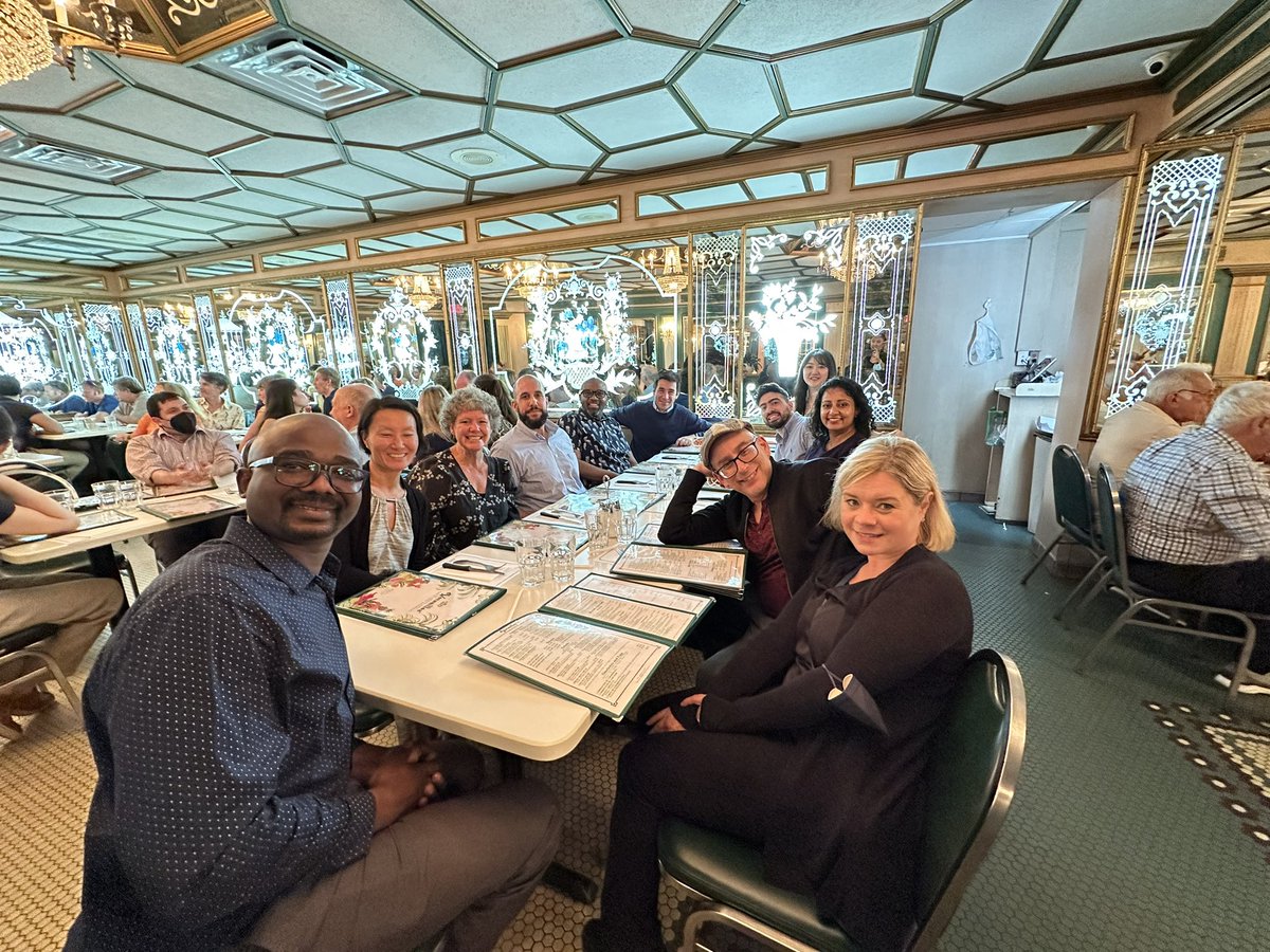 DAREtoCureHIV's tweet photo. DARE Dinner in #Miami #MiamiPersistence
#HIVcure #HIVResearch https://t.co/b7IVZXLvvl