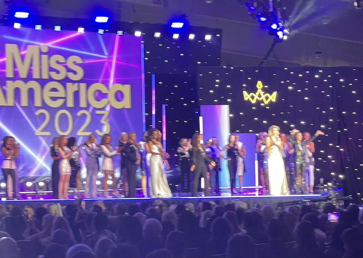 mikemsamp's tweet photo. Thank you @LauraRutledge for sharing your passion for scholarships and the @MissAmerica! @espn https://t.co/ptjzoxxByn