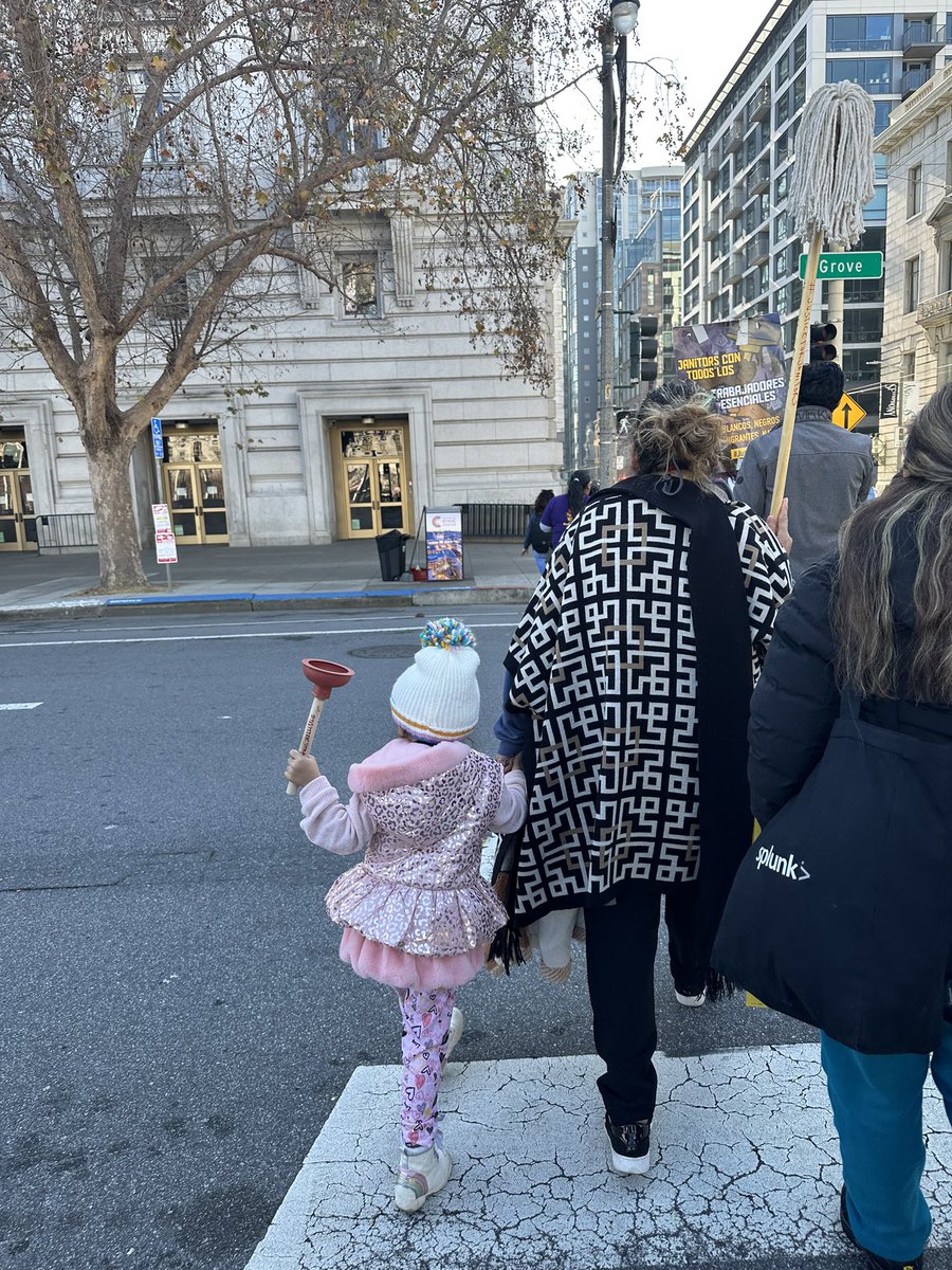 IBT350_Sandoval's tweet photo. A severe injustice & cruelty to the members of @local87seiu who were unjustly fired by Twitter weeks before Christmas. Seeing the little girl, little plunger in hand walking the line broke my heart.
Teamsters Local 350 stands with you. https://t.co/nJ4nDR3BGy