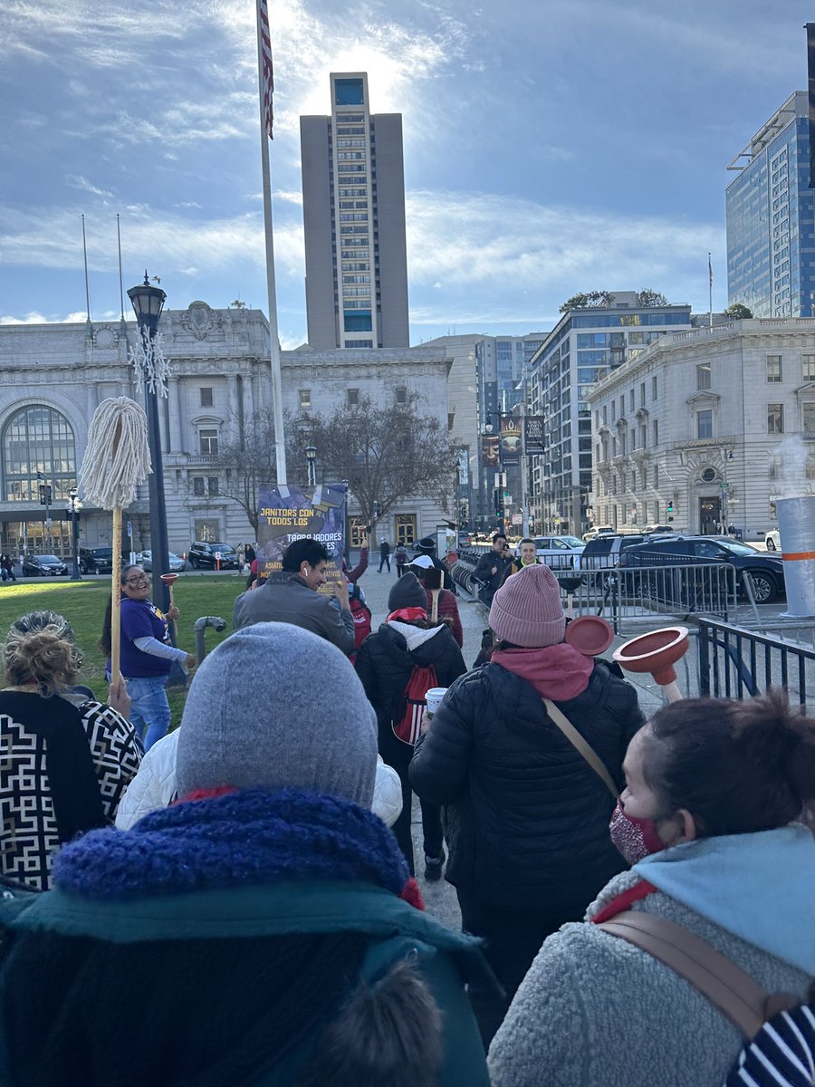 IBT350_Sandoval's tweet photo. A severe injustice & cruelty to the members of @local87seiu who were unjustly fired by Twitter weeks before Christmas. Seeing the little girl, little plunger in hand walking the line broke my heart.
Teamsters Local 350 stands with you. https://t.co/nJ4nDR3BGy