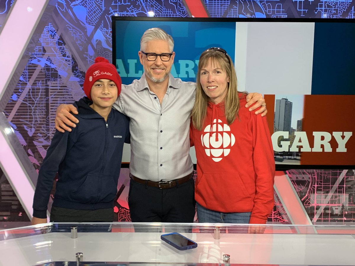 MeeganReadCBC's tweet photo. @cbcrob meeting some fans @CBCCalgary #BLITZDay #MakeTheSeasonKind https://t.co/FF1Vqzfgs2