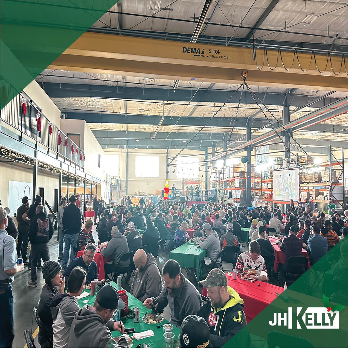 PortlandMechCG's tweet image. We are knee deep in Holiday Spirit after our third holiday party in Vancouver! 🎄☃️🎅
Filled with good eats, great live music @willowgroveband, and a beautiful copper chandelier put together by JHK craft.
 #teamGREEN 🍀🎄❤️