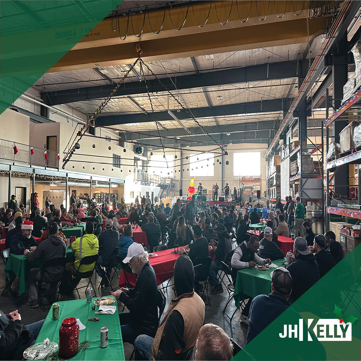 PortlandMechCG's tweet image. We are knee deep in Holiday Spirit after our third holiday party in Vancouver! 🎄☃️🎅
Filled with good eats, great live music @willowgroveband, and a beautiful copper chandelier put together by JHK craft.
 #teamGREEN 🍀🎄❤️