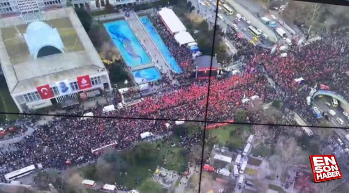 6 PARTİ VE 85.000 PERSONELİ OLAN EKREM, EMNİYET RAKAMLARINA GÖRE 25.000 KİŞİ TOPLADILAR…

OLAY BAŞLARKEN BİTTİ…
NÜFUS 15.840.000…25.000/15.800.000=
BİNDE 1,5…

İSTANBUL’UN BİNDE 1.5 NÜFUSUNU SARAÇHANEYE TOPLAYANLAR 
İKTİDAR OLACAKMIŞ😂

HADİ CANIM SİZDE😂😂