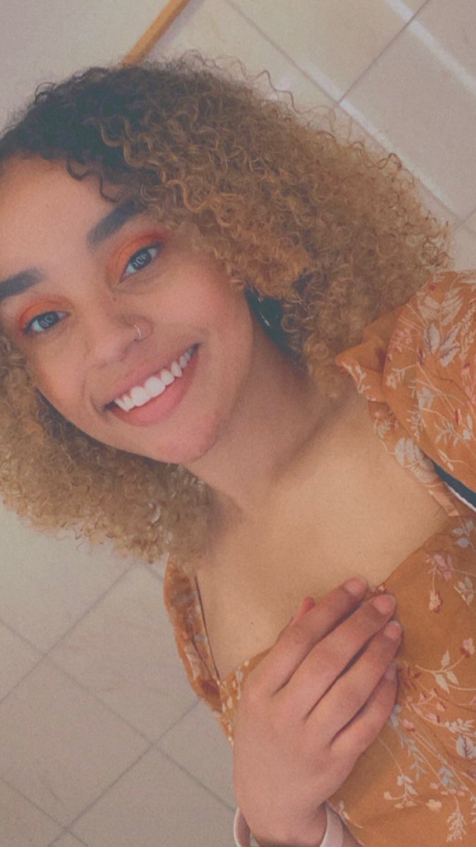 mallinyah's tweet photo. I never post pictures of myself on twitter…so enjoy https://t.co/zAGOJoyrRk