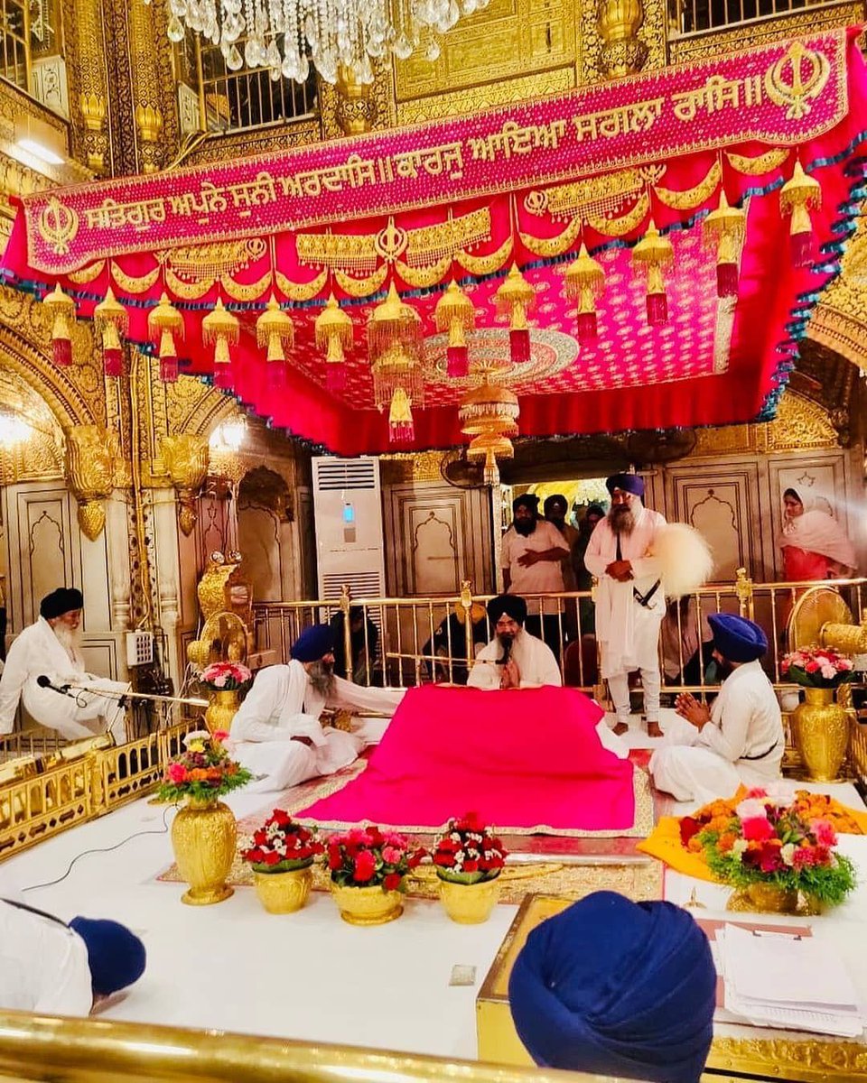 Karmjitkaur081's tweet photo. ਰਾਖਹੁ ਰਾਖਹੁ ਕਿਰਪਾ ਧਾਰਿ ॥
ਤੇਰੀ ਸਰਣਿ ਤੇਰੈ ਦਰਵਾਰਿ ॥੧॥ ਰਹਾਉ ॥
ਜਿਨਿ ਸੇਵਿਆ ਨਿਰਭਉ ਸੁਖਦਾਤਾ ॥
ਤਿਨਿ ਭਉ ਦੂਰਿ ਕੀਆ ਏਕੁ ਪਰਾਤਾ ॥
ਜੋ ਤੂ ਕਰਹਿ ਸੋਈ ਫੁਨਿ ਹੋਇ ॥
ਮਾਰੈ ਨ ਰਾਖੈ ਦੂਜਾ ਕੋਇ ॥੨॥
ਵਾਹਿਗੁਰੂ ਜੀ 🙏🙏 https://t.co/33fYyF9Vju