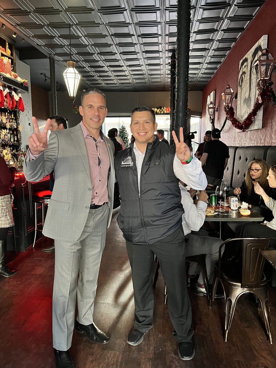 ChanesRogelio's tweet photo. Enjoyed meeting @UTRGVFootball Head Coach @CoachTBush 

Alma mater plug: Join me in giving to  @UTRGV_VClub &amp; #RallyTheValley to build this amazing program ✌🏽#UTRGV https://t.co/UwZga6TvqY