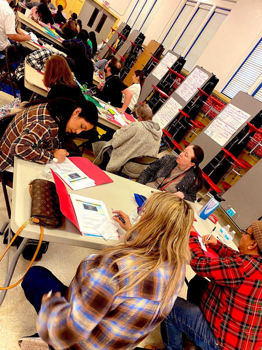 wpineda30's tweet image. 💪🏼After a long day, @juanseguinhisd teachers are here learning, brainstorming, and planning for TELPAS! #hardworkers #ATeam @HISDMultiPrgms @EBarbaML @Mayte_G_Olivo @shellycuevas @HISDREADY2RISE @ZandraAguilar15