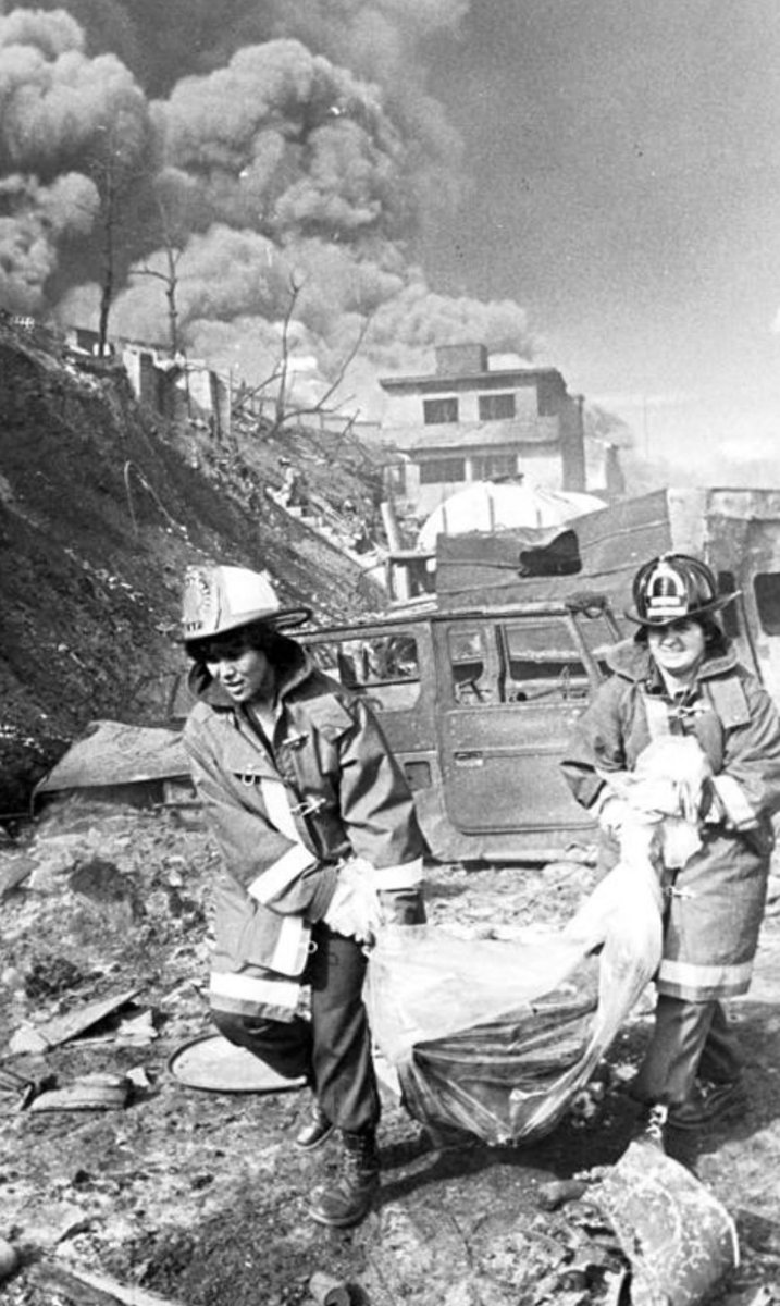 LuisOlavarrieta's tweet photo. El próximo lunes se cumplen 40 años de la tragedia de Tacoa.

Considerado como el peor accidente industrial ocurrido en el país.

Conversé con testigos y sobrevivientes. Entre ellos, la periodista Leda Santodomingo. 

Este domingo les presento un emotivo reportaje. https://t.co/w9RlYb3AjH