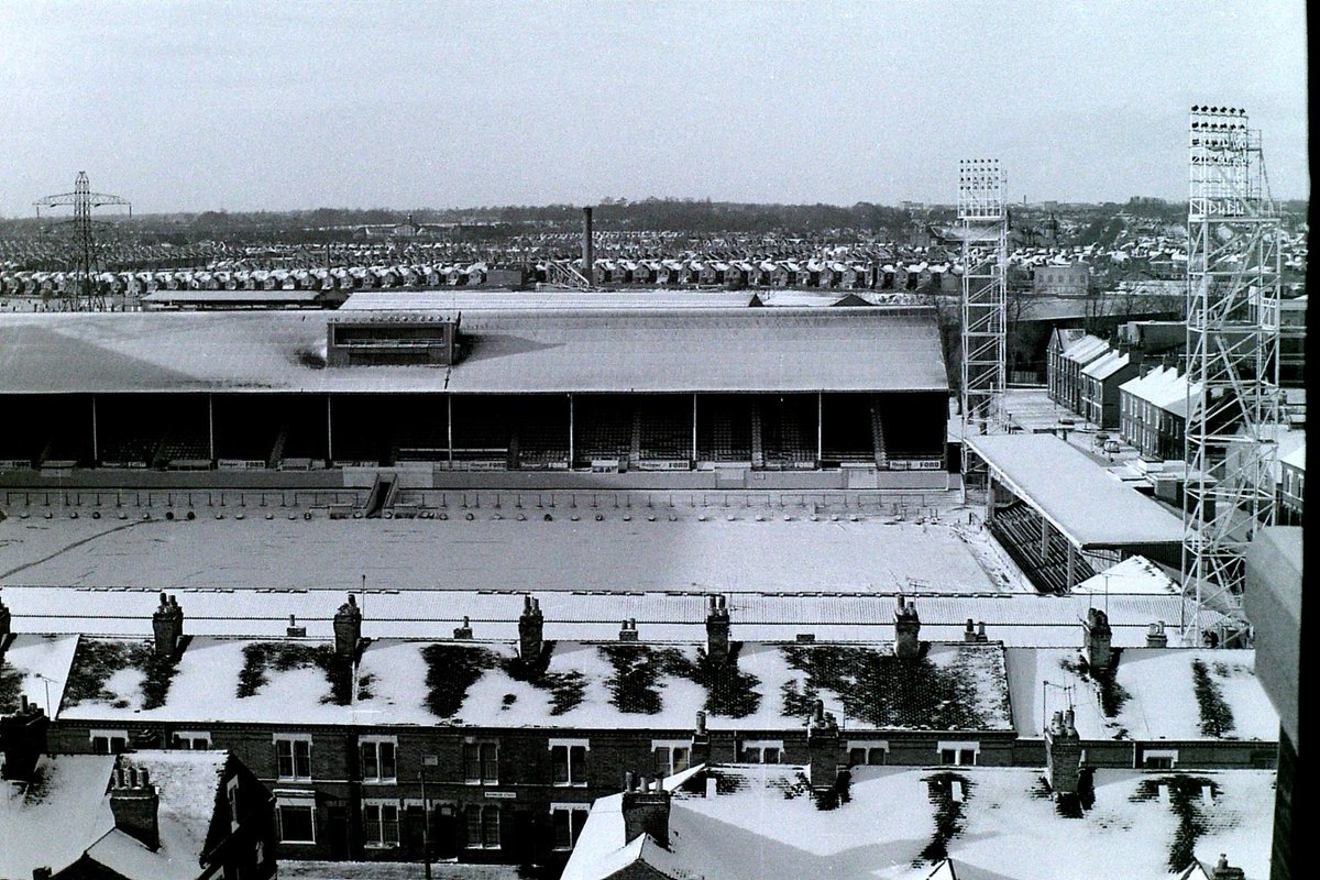 #LCFCadvent 🦊🎄 I'm dreaming of a white Filbo... #LCFC #FilbertStreet ❄️