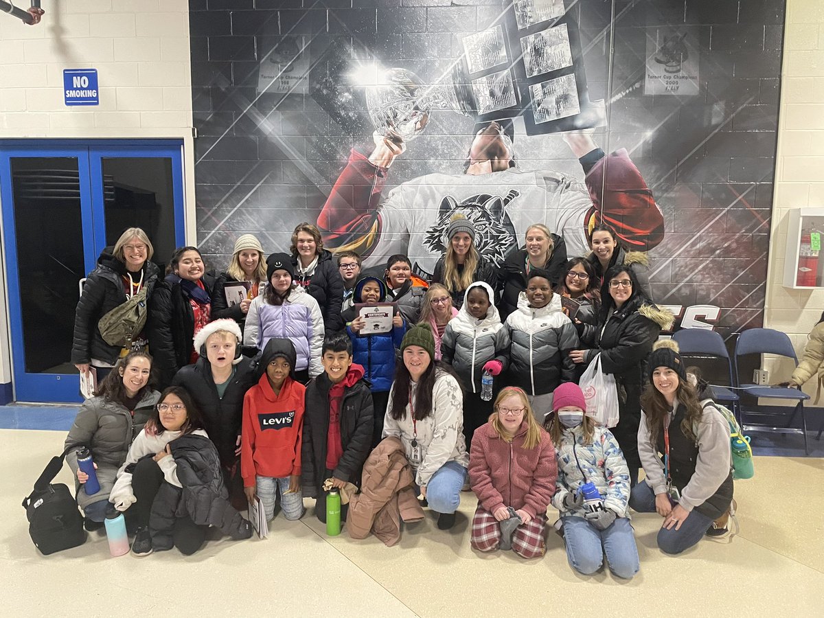 D70Fry's tweet photo. Chicago Wolves Game today! @HighlandD70 @D70HIP https://t.co/HEugcDQHsy
