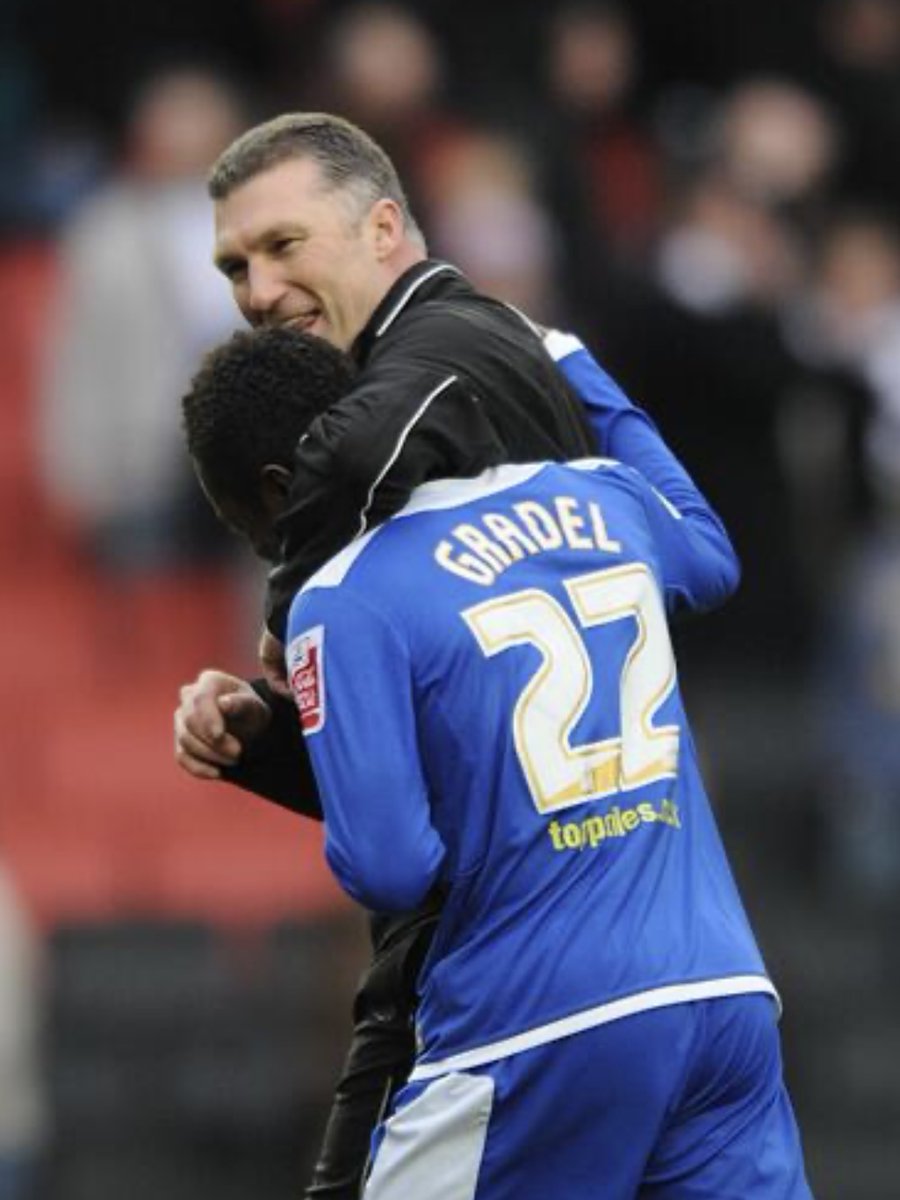 #FosseGold 🦊

28th Feb 2009
#mkdons v #LCFC: Sub #MaxGradel pops up off the bench to grab a dramatic equaliser deep into injury time. His reward? A good old throttling from @NigelGPearson...

#LCFC #TomCleverley #MattyFryatt