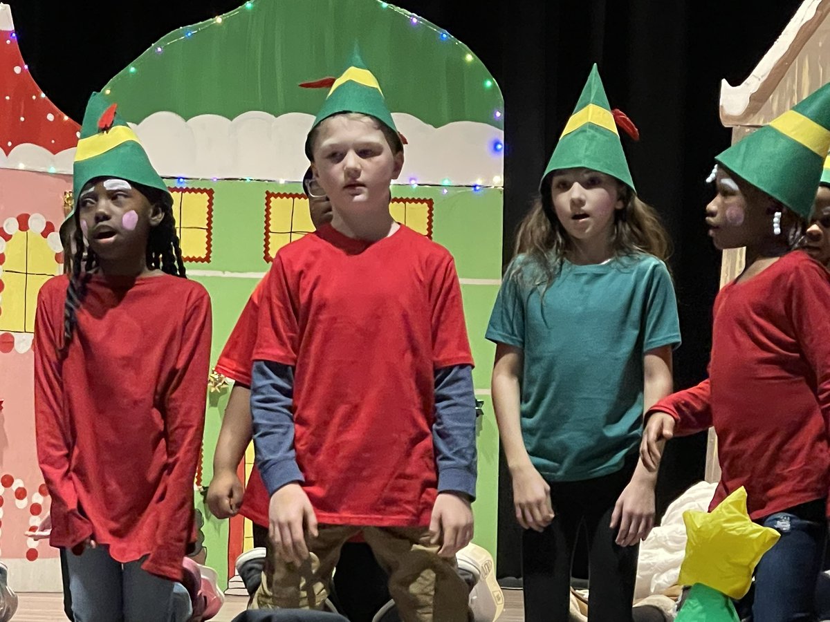 plainviewElem's tweet photo. So proud of our pitch pups and 3rd graders for an amazing holiday performance! What a great turnout to support our otters 🦦 #otterlyAwesome #excellenceIsInPlainView #year2AtPlainview @DrMarkJGonyea @Anna_Sturm10 @The_Mrs_Womack https://t.co/5dgPvvr9m4