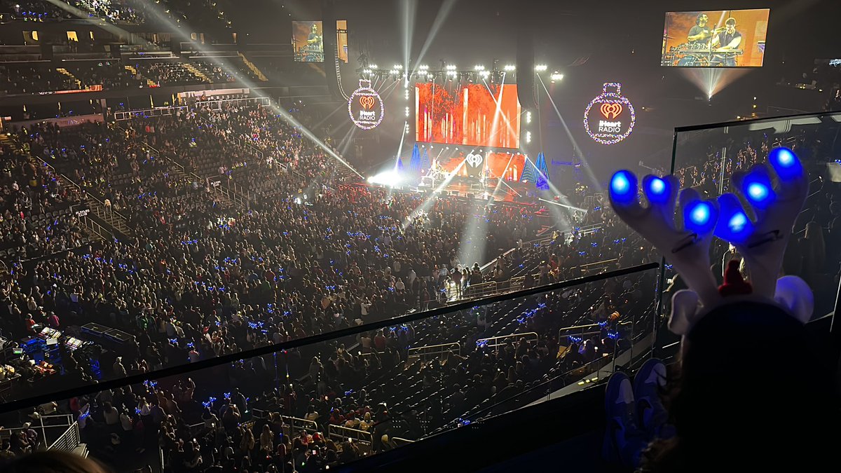 IMakeSmiles's tweet photo. Where you at @pitbull - trying to Life Life and Turn a negative into a positive… but we are missing #MrWorldwide https://t.co/PMsL9SDiNF