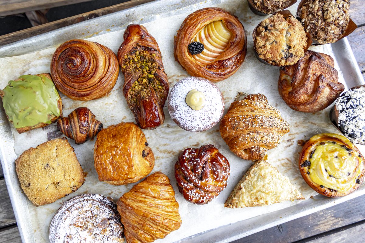 breadlounge's tweet photo. One Dozen Pastries #tryitordiet #yum #foodie https://t.co/PHDjKHc3aQ