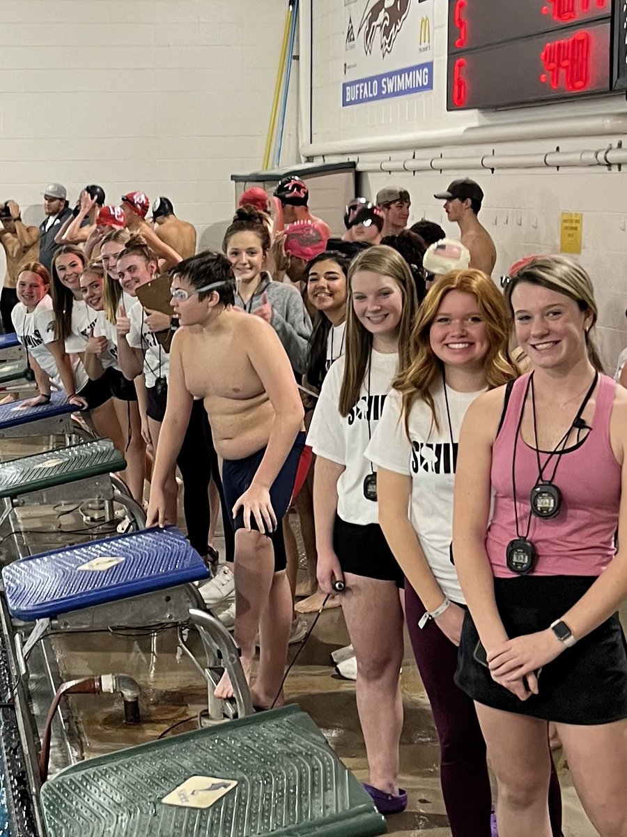 swimmingbuffs's tweet photo. Our Lady Buff swimmers had fun watching our Aquabuff counterparts WIN their home meet this evening. They made the best timers! Great job, Buffs! 🏊🏼‍♂️🦬📣 https://t.co/10b7fsrGeB