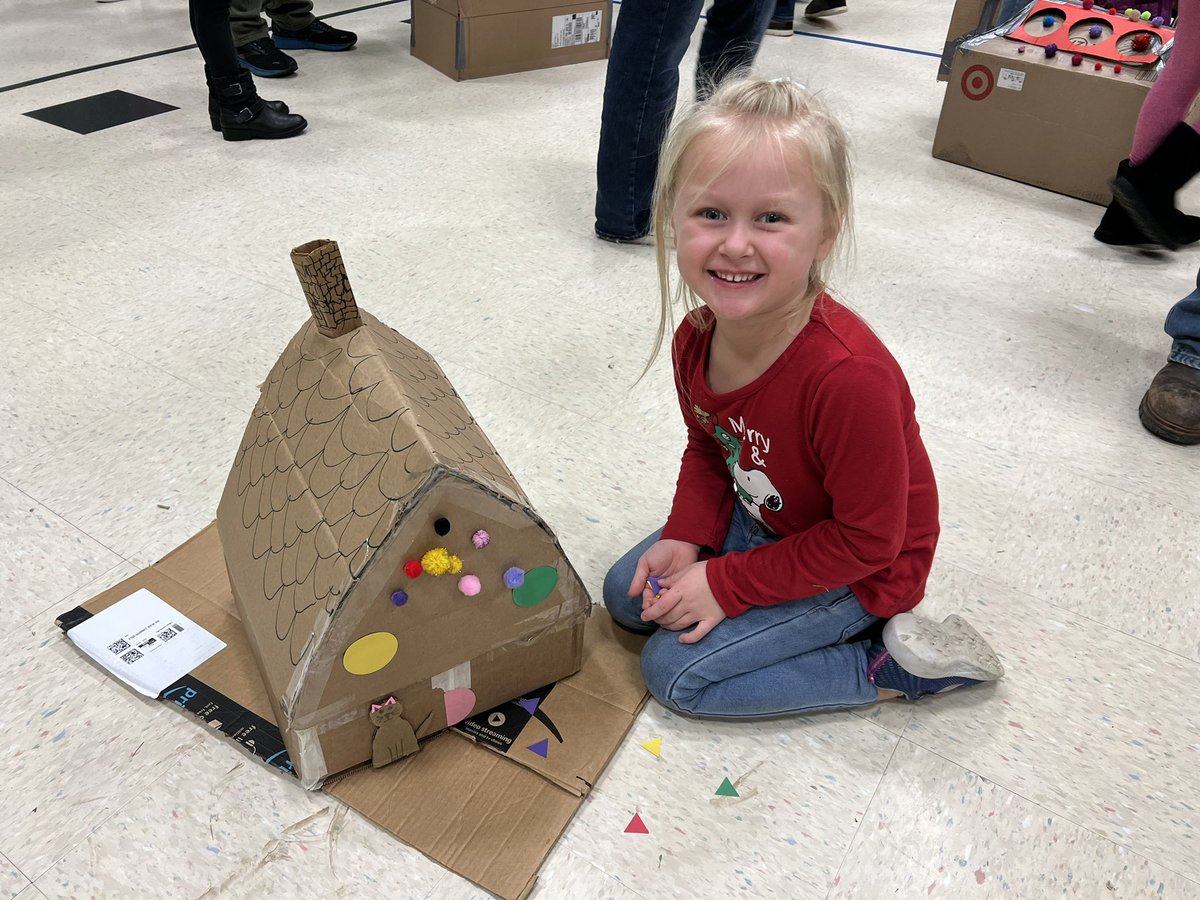 AshleyBBalogh's tweet photo. First ever “Great gingerbread challenge STEM night” 🤩 thankful for supportive staff who went with my crazy idea and the @ColumbusZoo for teaming up with us to talk about recycled materials!! #itsworthit @LibertyLeopard @wcsdistrict https://t.co/2US2eErPtI