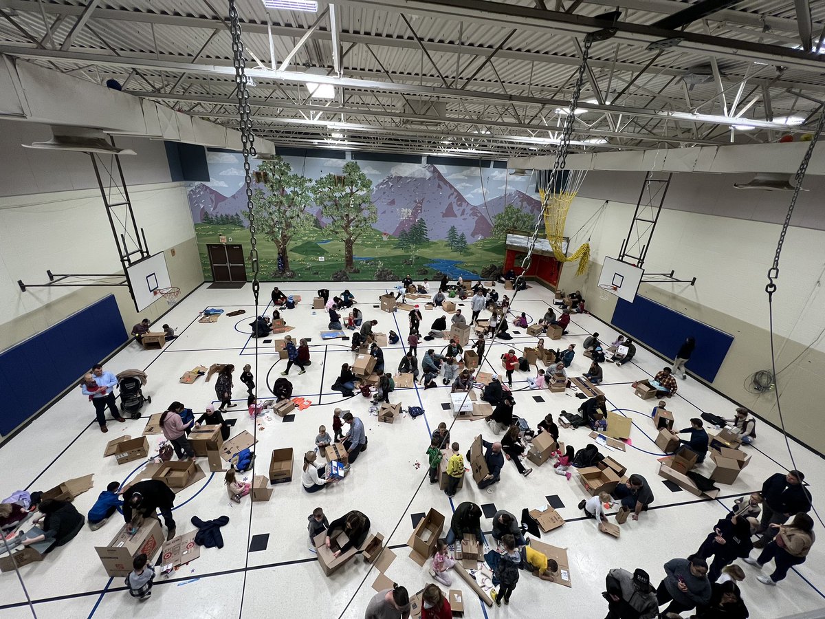 AshleyBBalogh's tweet photo. First ever “Great gingerbread challenge STEM night” 🤩 thankful for supportive staff who went with my crazy idea and the @ColumbusZoo for teaming up with us to talk about recycled materials!! #itsworthit @LibertyLeopard @wcsdistrict https://t.co/2US2eErPtI