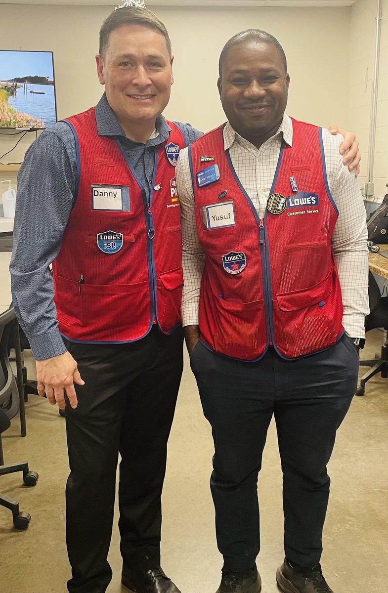 ChristleWalker's tweet photo. Favorite part of my job ❤️#LeadershipMatters #peoplematter #lowes #lovewhereyouwork #recognition https://t.co/seuptlZDE8