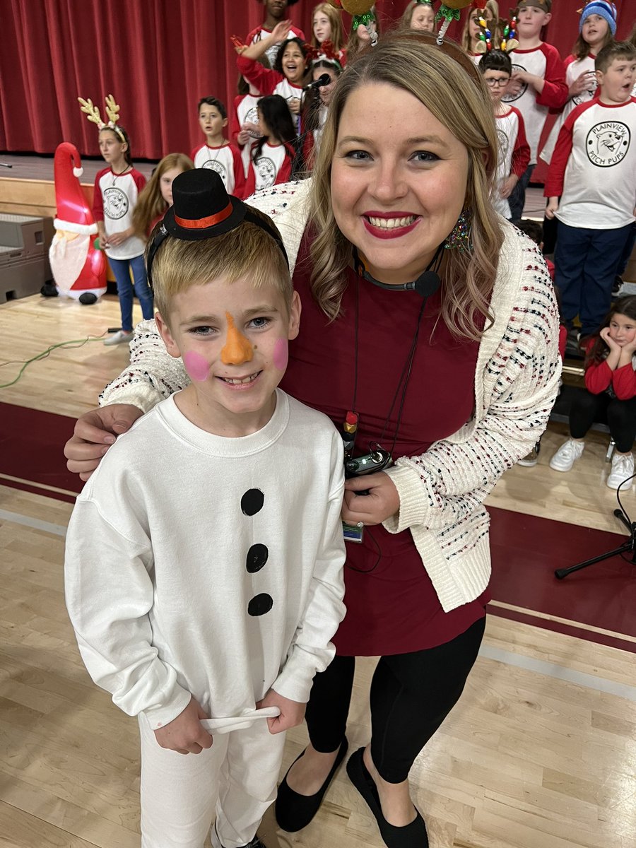Anna_Sturm10's tweet photo. Another outstanding performance by @The_Mrs_Womack, third grade and the Pitch Pups! Icing on the cake, both of my otters performed today! @The_Mrs_Womack is second to none and we are grateful for all she does to show the #excellenceIsInPlainview! @plainviewElem https://t.co/e8R1i1UcH0