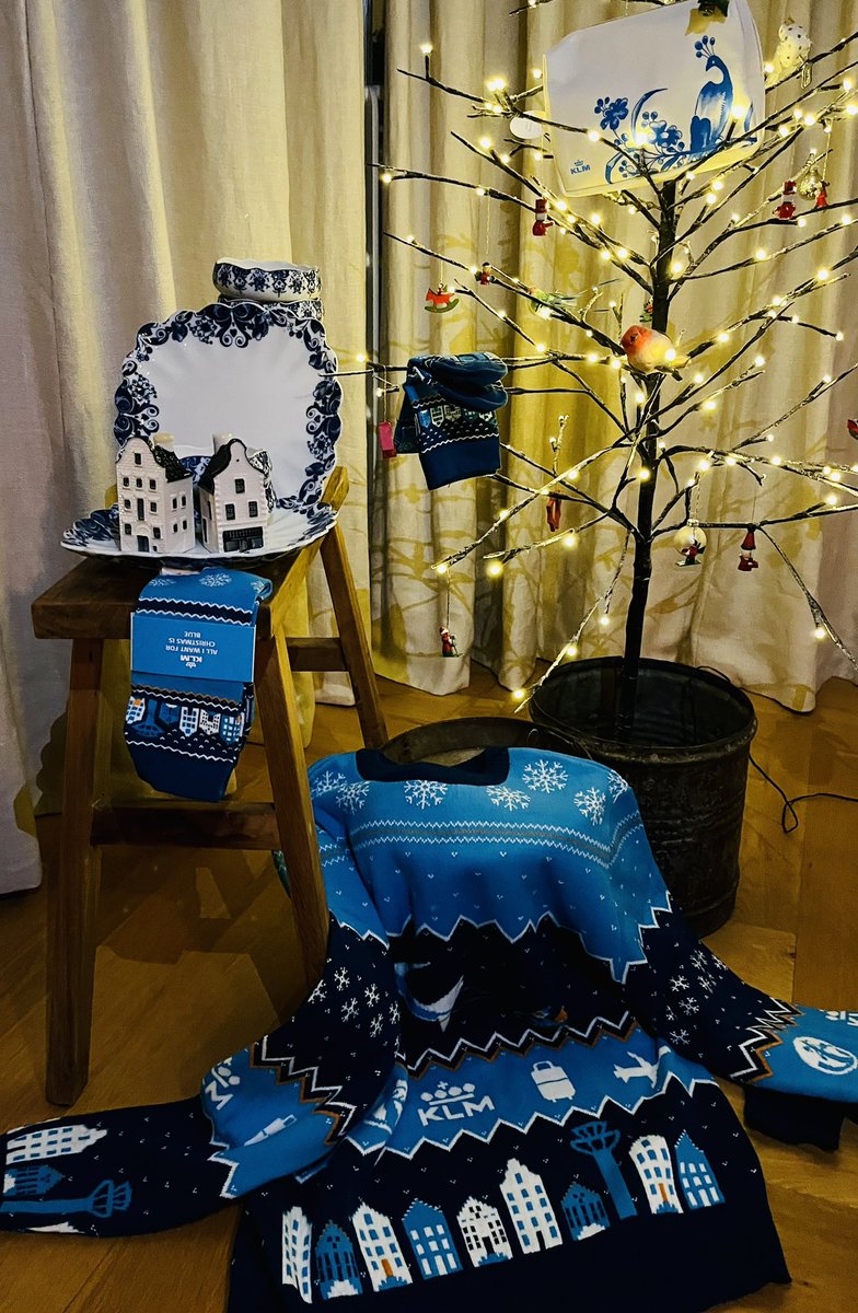 De allerlaatste…😭💙
Veiling voor het goede doel.
10 borden, 20 bakjes ( 10 groot en 10 klein) 2 truien ( maat s en xl ) 2 huisjes en een comfort bag. U kunt bieden tot zaterdag 13.00! Af te halen in Amsterdam. 
isabelocharity.com  <a href="/margotjanse/">Margot Janse</a> .