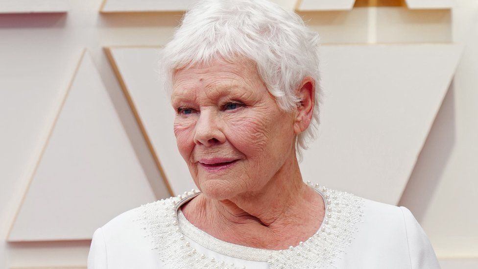FoxForceFivePod's tweet photo. This week we start with how to have a more sustainable Christmas &amp; save €s - 9 tips for you.

Nicola talks Christmas films old &amp; new including #Spirited with Ryan Reynolds

Our 🦊fox this week is Dame Judi Dench, and what an illustrious career she has had! https://t.co/VbVxTwBfkq