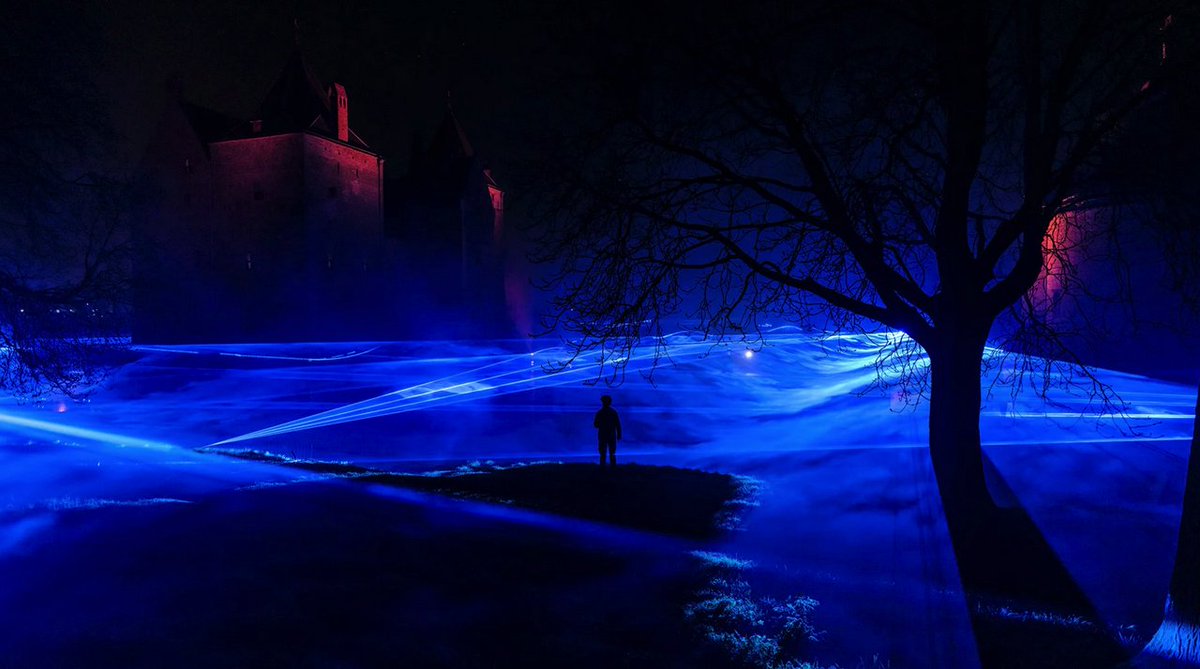 Daan Roosegaarde and the Art of the Future:

bit.ly/3WnptEg <a href="/DailyArtMag/">dailyartmag</a> <a href="/DaanRoosegaarde/">Daan Roosegaarde</a> #arts #publicart