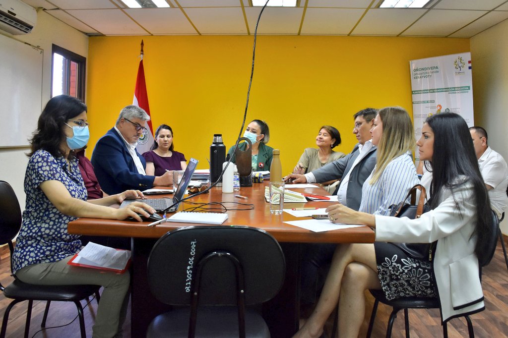 MECpy's tweet photo. ✅Esta mañana se desarrolló la Mesa Técnica de Padres en la sede educativa

👉Con la participación de representantes de padres de FEDAPAR, FENAPEP, FRENVIFA, FEIPAR, Padres en Acción;liderado por la viceministra @ZulmaPatriciaM5 y Paola Vargas representante del Poder Ejecutivo https://t.co/Syu0Ci7P3P