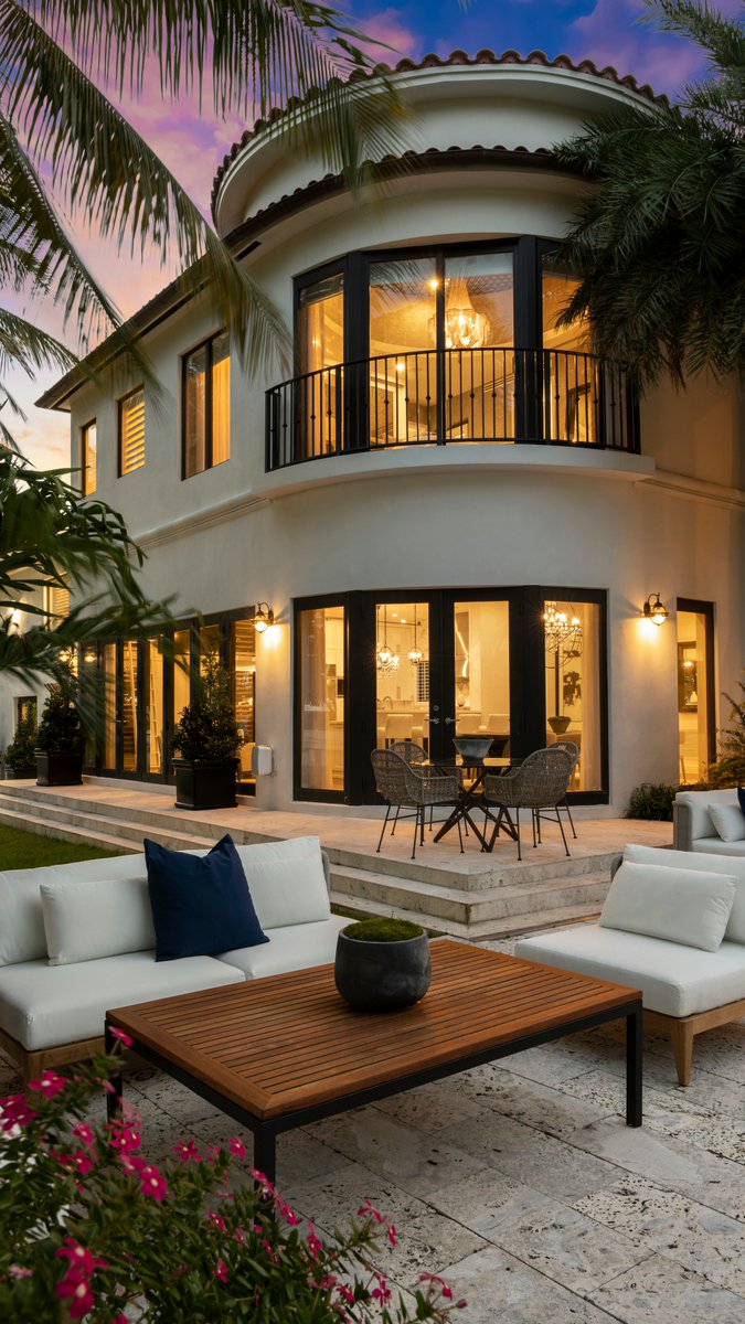 jerijenkins's tweet photo. 2901 Flamingo Drive is an extravagant estate oasis with 300 ft of waterfront, located in the most vibrant neighborhood of Miami Beach 🌴

Open and airy with most rooms facing the water and double-height ceilings. 

Offered at $16,895,000

Contact us for more info 🔑 https://t.co/zGnhnlunq7