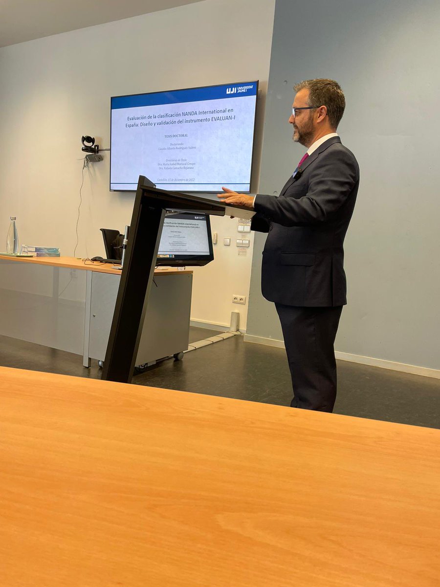 ClaudioARodSuar's tweet photo. Hoy se ha culminado el trabajo de los últimos años con la defensa de mi tesis doctoral en la @UJIuniversitat ante un tribunal excepcional compuesto por @maytemoren, @VMGonzalezCH y Susanne Cruikshank; en presencia de mis directoras de tesis @falicamacho y Maribel Mariscal. https://t.co/kw10nrnRW8