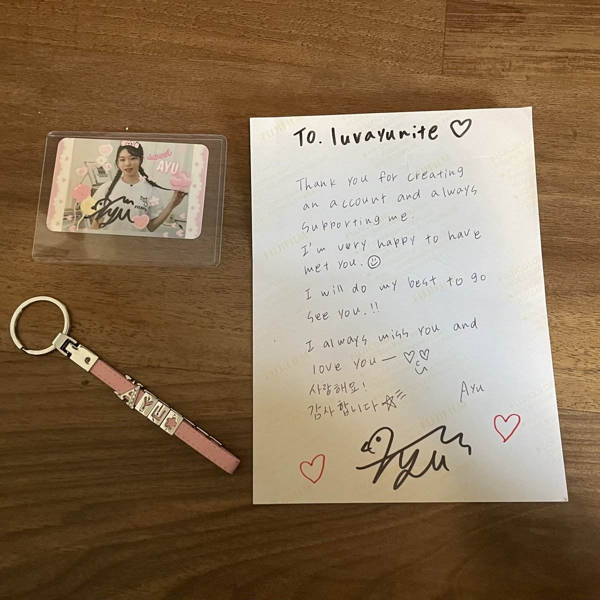 luvunite's tweet photo. Thank you @Muutive2 and FOXFOX for holding this giveaway <3 
This photocard is absolutely adorable and i love the note written 🥹🥹🥹

#MUUTIVE #FOXFOX #Muutive_Ayu
#AYU #아유
https://t.co/OtQYeRcY1i https://t.co/v37fSUYD9x