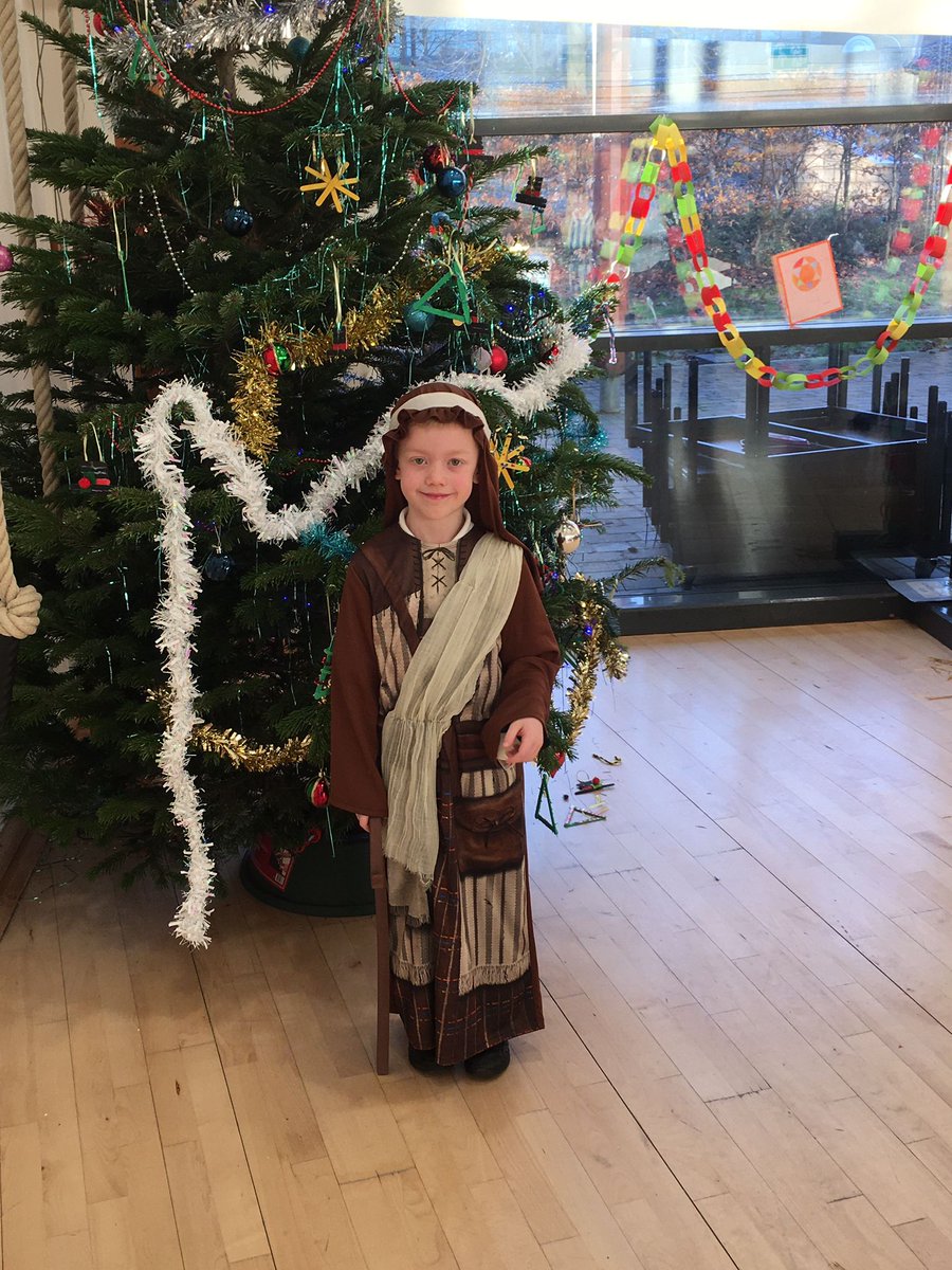 EmmaGoodfello10's tweet photo. Absolutely amazing performance from 2A all the children were superstars🌟esp my little shepherd Kai🌟🎄 @MissNorton5 @HLC_Primary https://t.co/Nl9bqfJgan