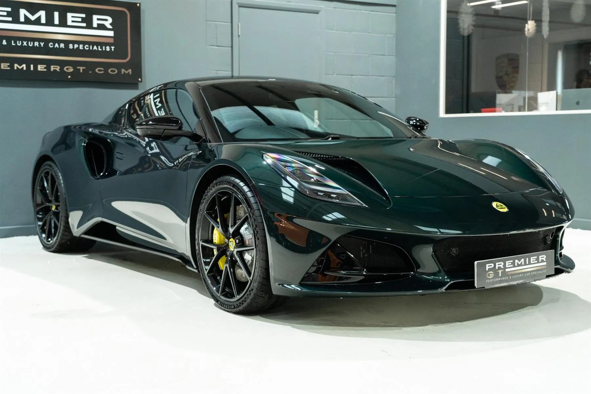 PistonHeads's tweet photo. For sale: 2022 Lotus Emira V6 First Edition

A delivery-mileage Emira First Edition, with a 3.5-litre supercharged V6 and a manual gearbox.

It boasts the Sports chassis and is finished in Dark Verdant, with Black Pack and black Alcantara interior.

https://t.co/nk8O1timxc https://t.co/78cHMmcTyx