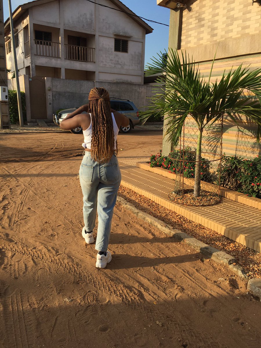 Donc vous venez pas acheter chez moi et vous m’aidez pas à partager ?! Okayyy #TT229. C’est bon je rigole. Aller merci d’avance pour les retweets et je vous mets directement le lien là pour le coup wa.me/22940035871