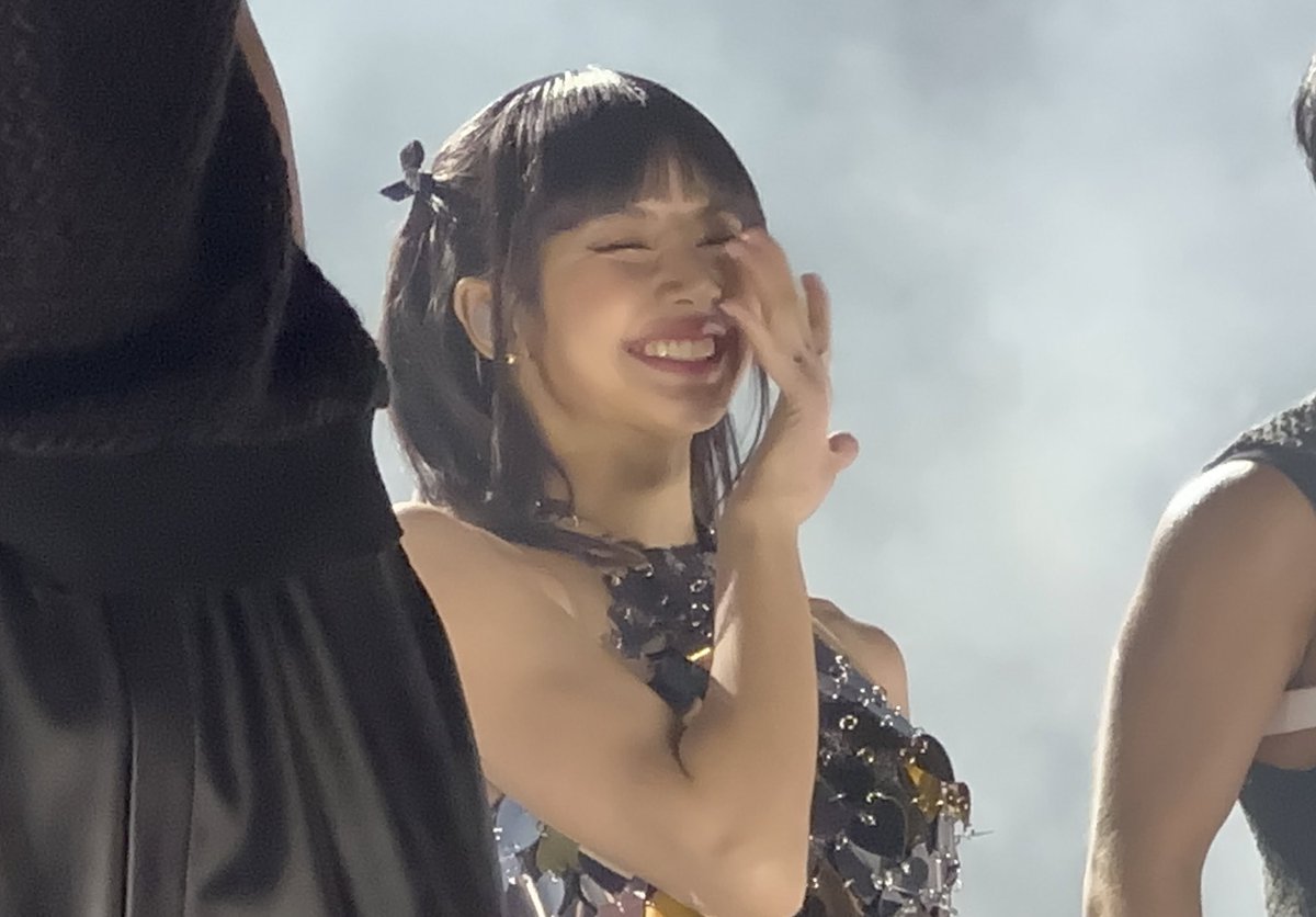 hourly lisa tweet media