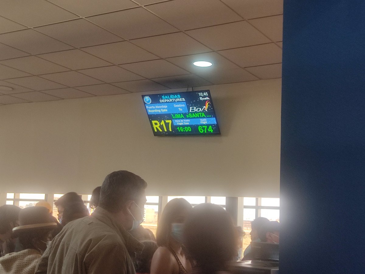 durbiela's tweet photo. En un vuelo internacional SCz-Lima @BoABolivia nos tiene 3 horas en espera.
Usuarios con destino a europa han perdido sus vuelos desde Lima. La aerolínea no da solución a nada. https://t.co/ZDawocLy9V