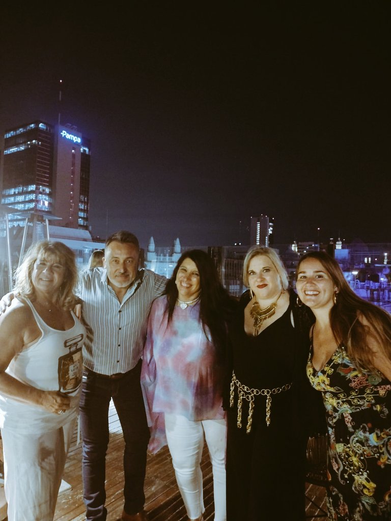 AliciaBesada's tweet photo. BRINDIS FIN de AÑO !! # # #ROOFTOP #AvdeMayo @EnTurBA @DelfinoLucasOk @florbusilachi @camisuarezBA @Lau_Ghezzi https://t.co/tTiRM8JwW3